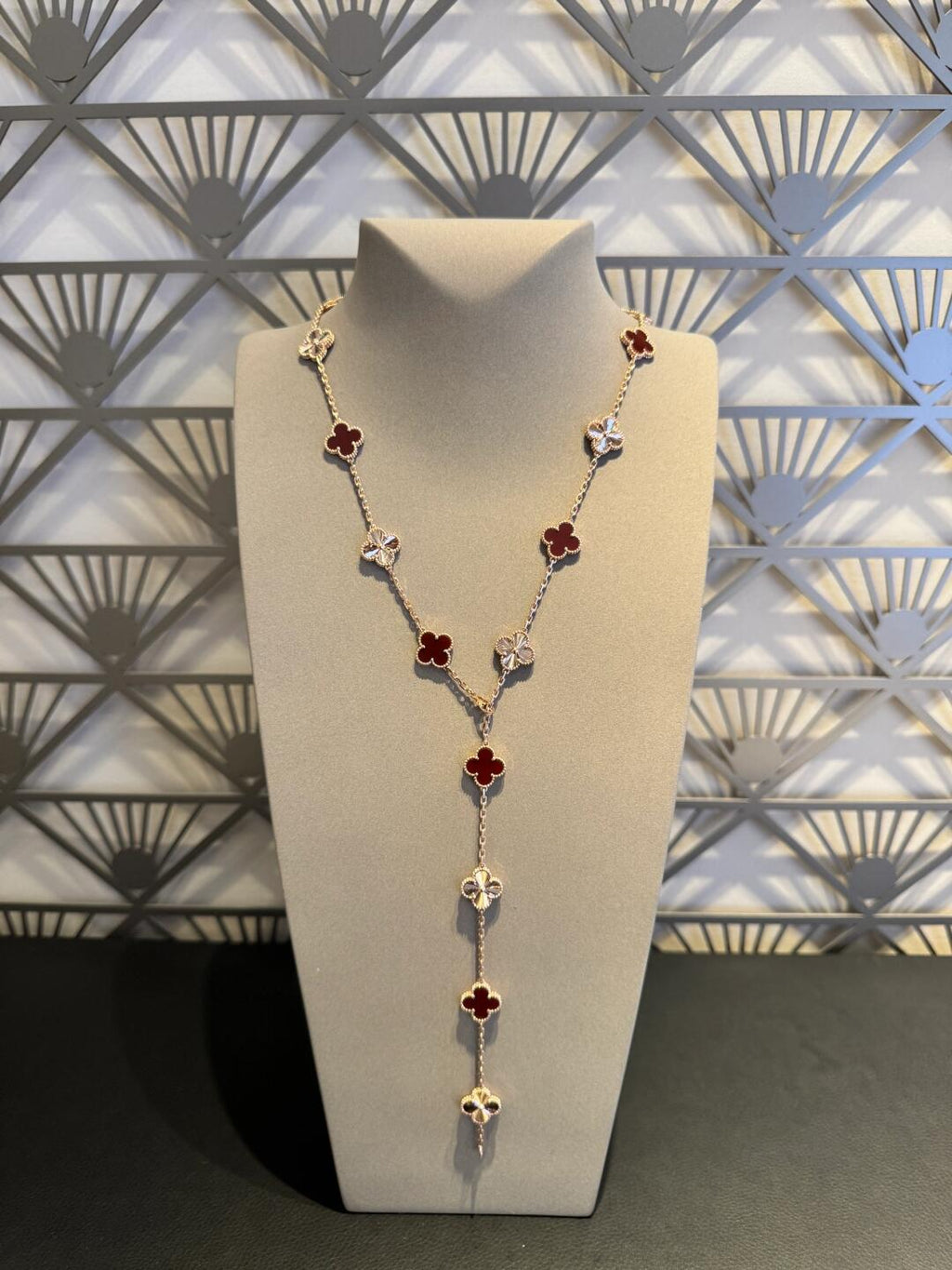 [Luxe]CLOVER 20 MOTIFS LASER CARNELIAN NECKLACE