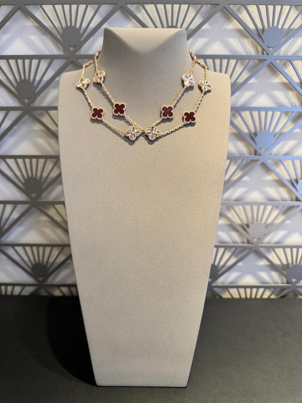 [Luxe]CLOVER 20 MOTIFS LASER CARNELIAN NECKLACE