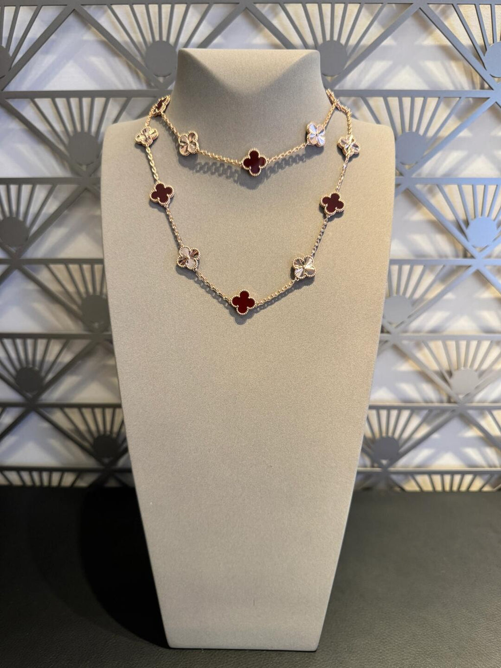 [Luxe]CLOVER 20 MOTIFS LASER CARNELIAN NECKLACE