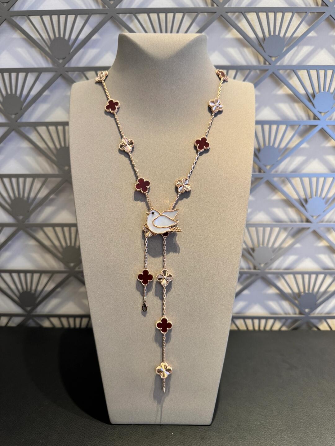 [Luxe]CLOVER 20 MOTIFS LASER CARNELIAN NECKLACE