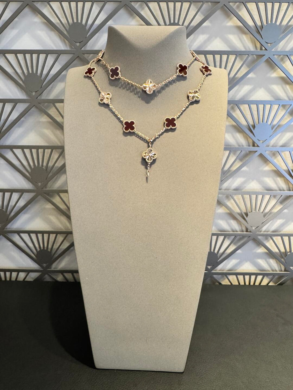 [Luxe]CLOVER 20 MOTIFS LASER CARNELIAN NECKLACE