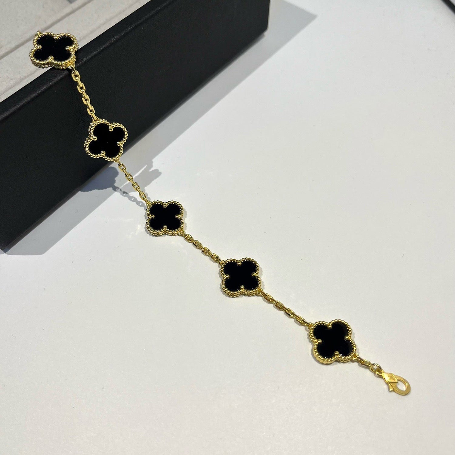 [Luxe] CLOVER 5 MOTIF ONYXS BRACELET COLLECTION