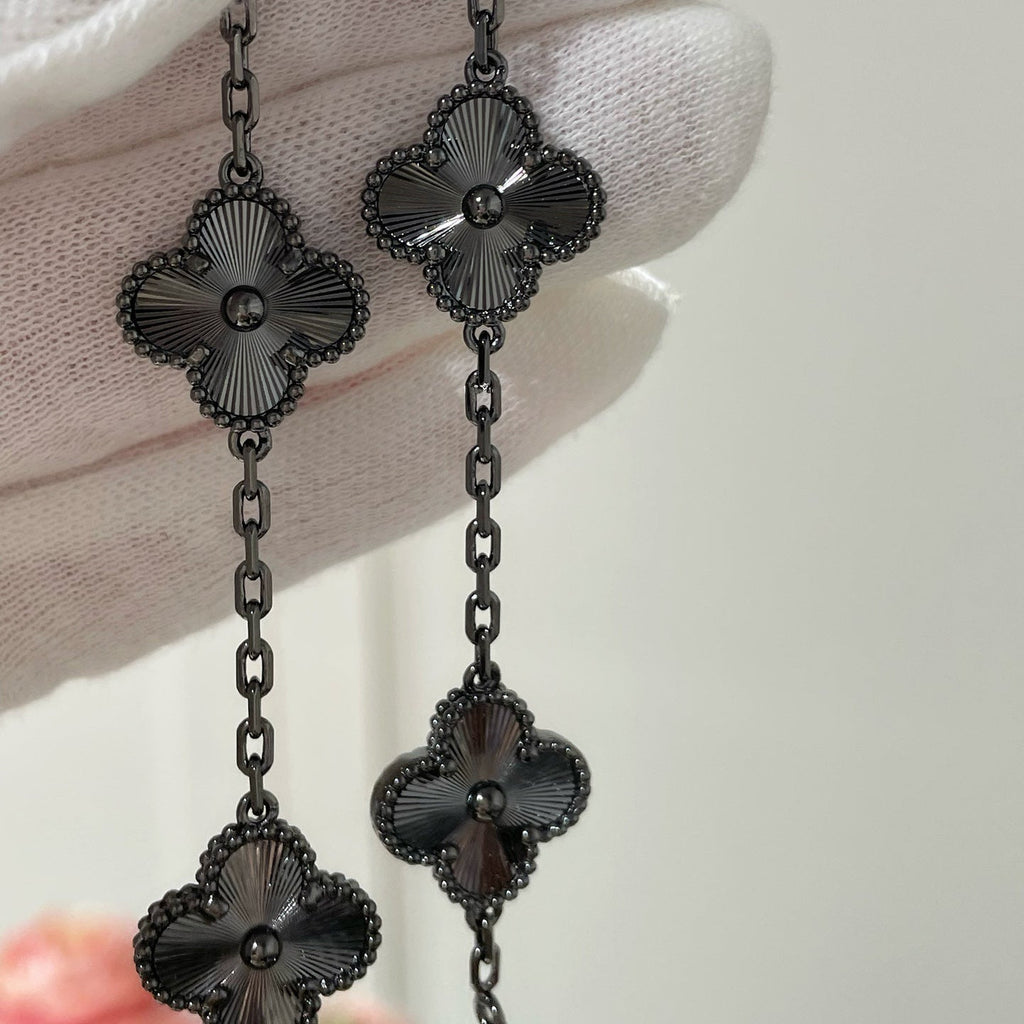 [LUXE JEWELRY]CLOVER 5 MOTIF BLACK BRACELET
