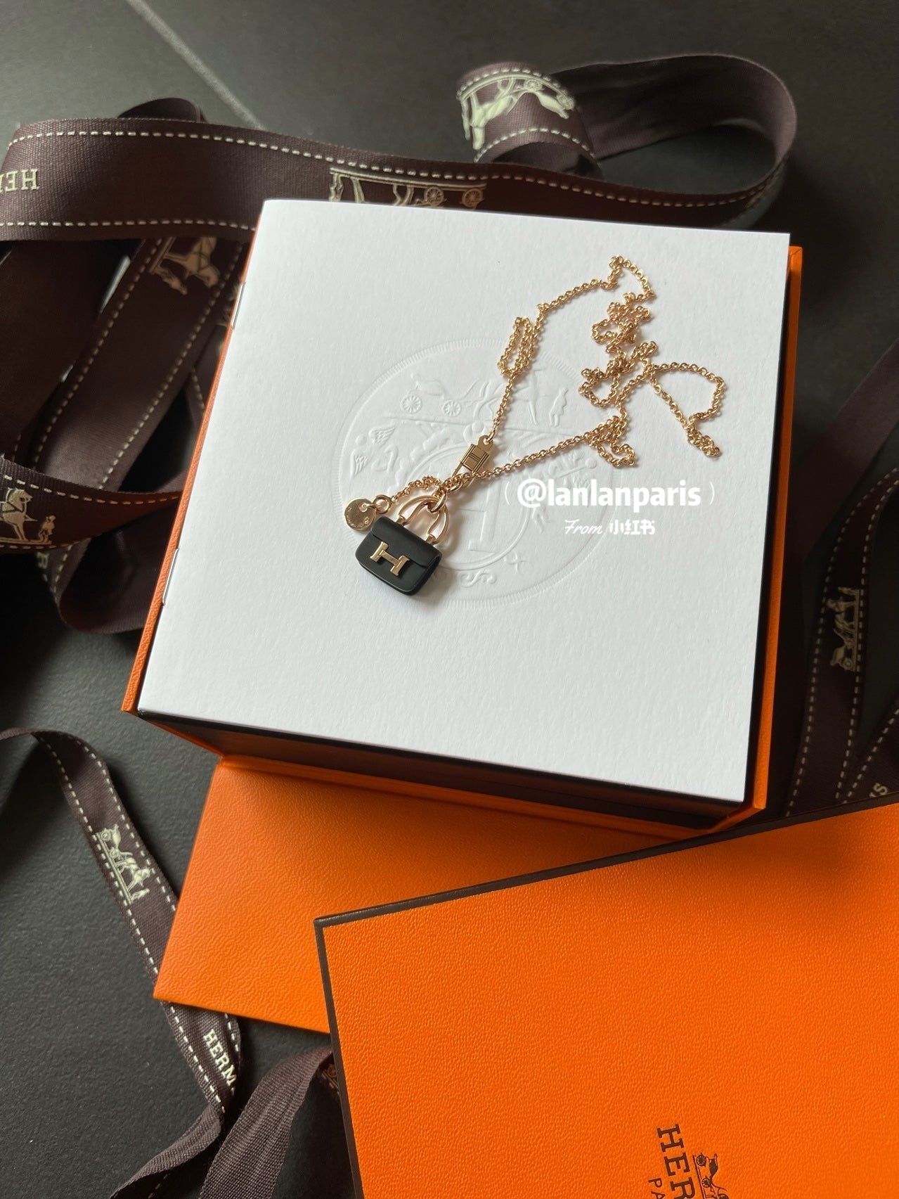 [Luxe] COLLIER CONSTANCE PENDENTIF NOIR EN OR ROSE