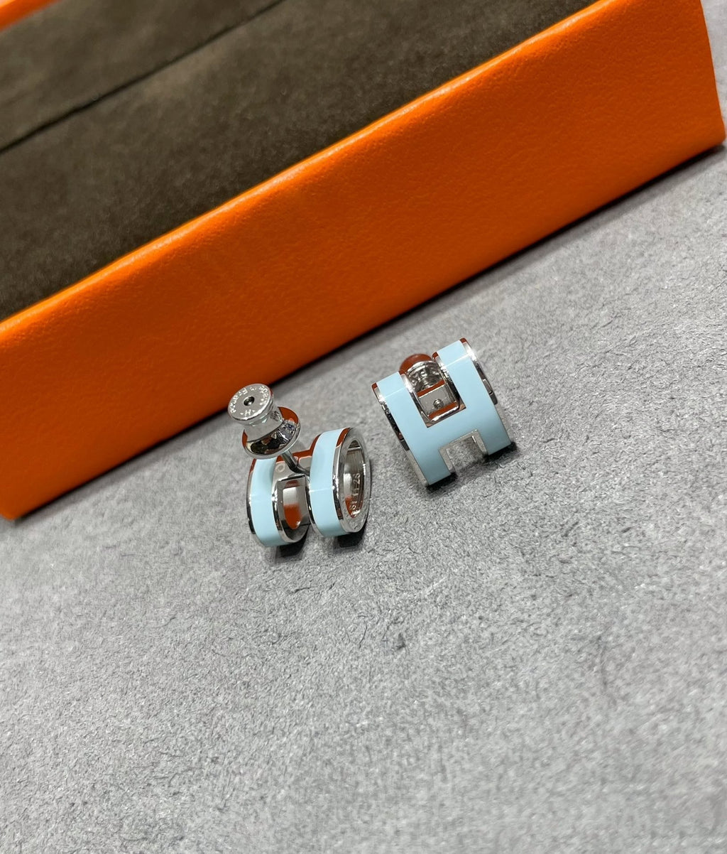 [Luxe]POP H スカイブルー スタッドピアス