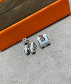 [Luxe]POP H スカイブルー スタッドピアス