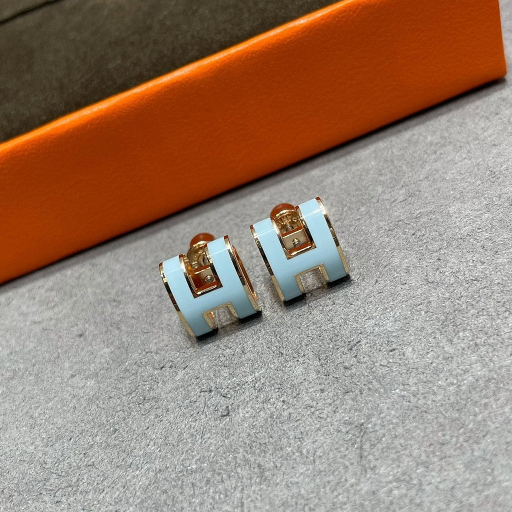[Luxe]POP H スカイブルー スタッドピアス