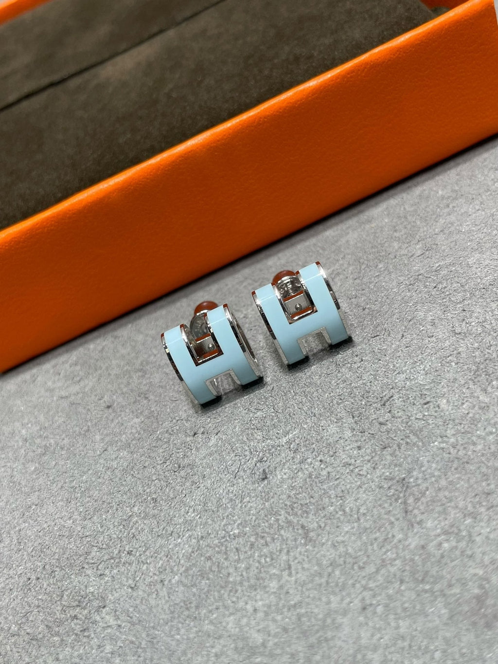 [Luxe]POP H スカイブルー スタッドピアス