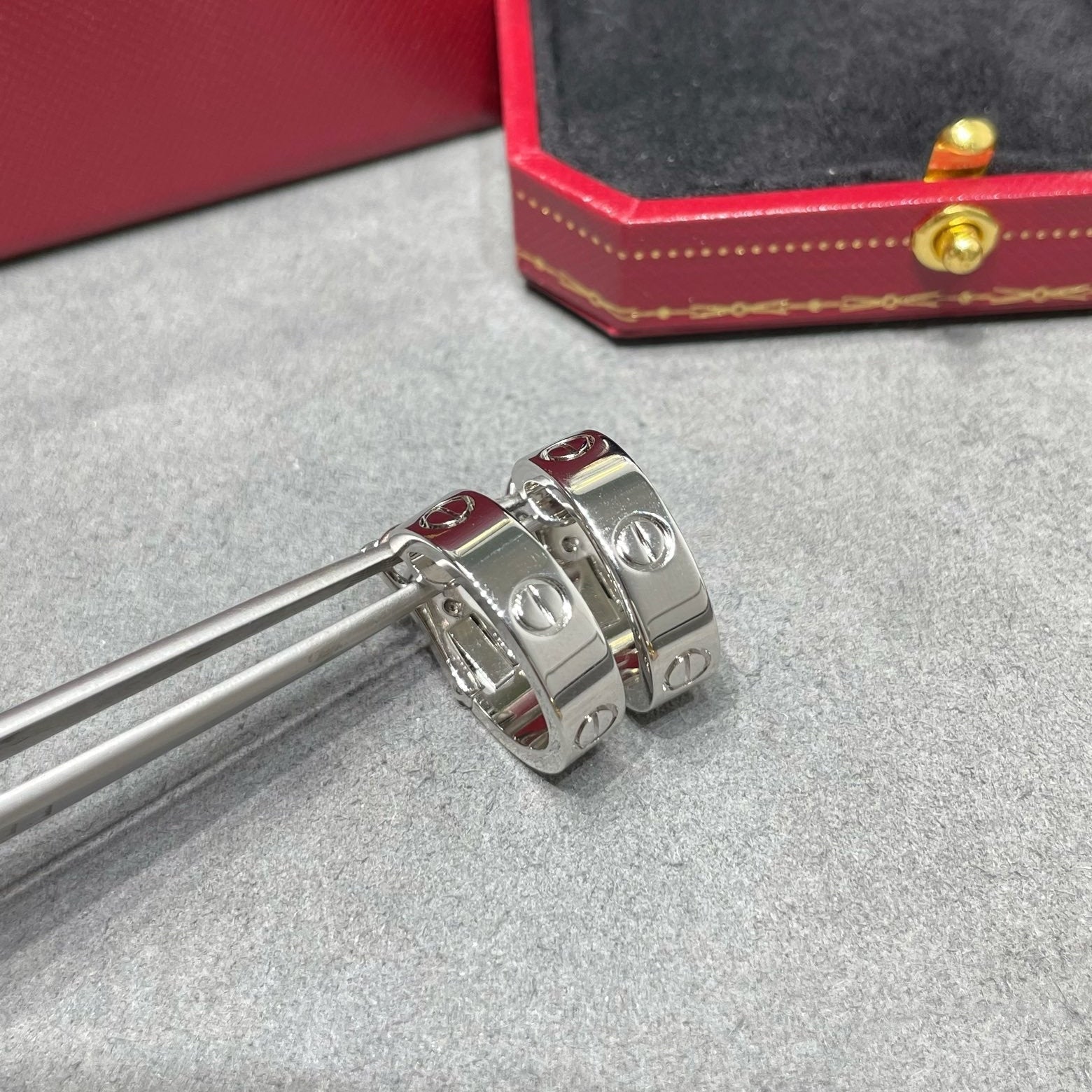[Luxe Jewelry]LOVE 5.5MM EARRINGS