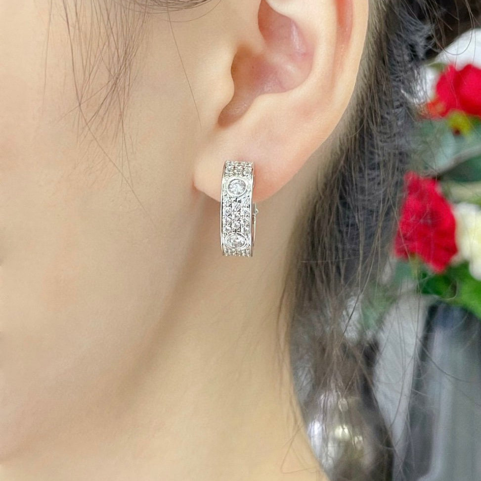 [Luxe Jewelry]LOVE 5.5MM DIAMOND PAVED EARRINGS