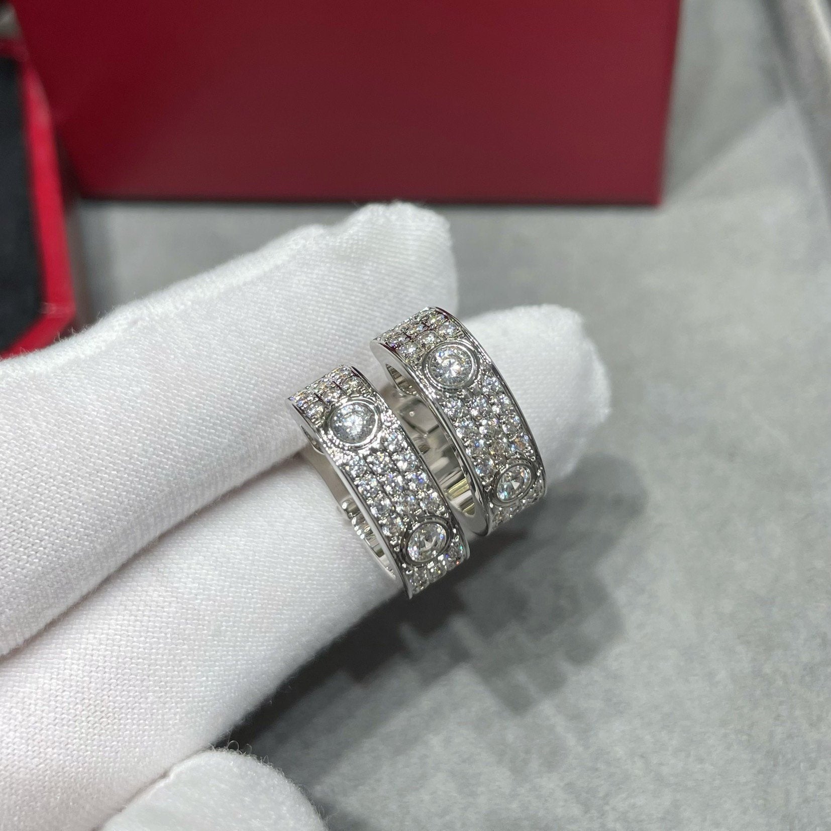 [Luxe Jewelry]LOVE 5.5MM DIAMOND PAVED EARRINGS