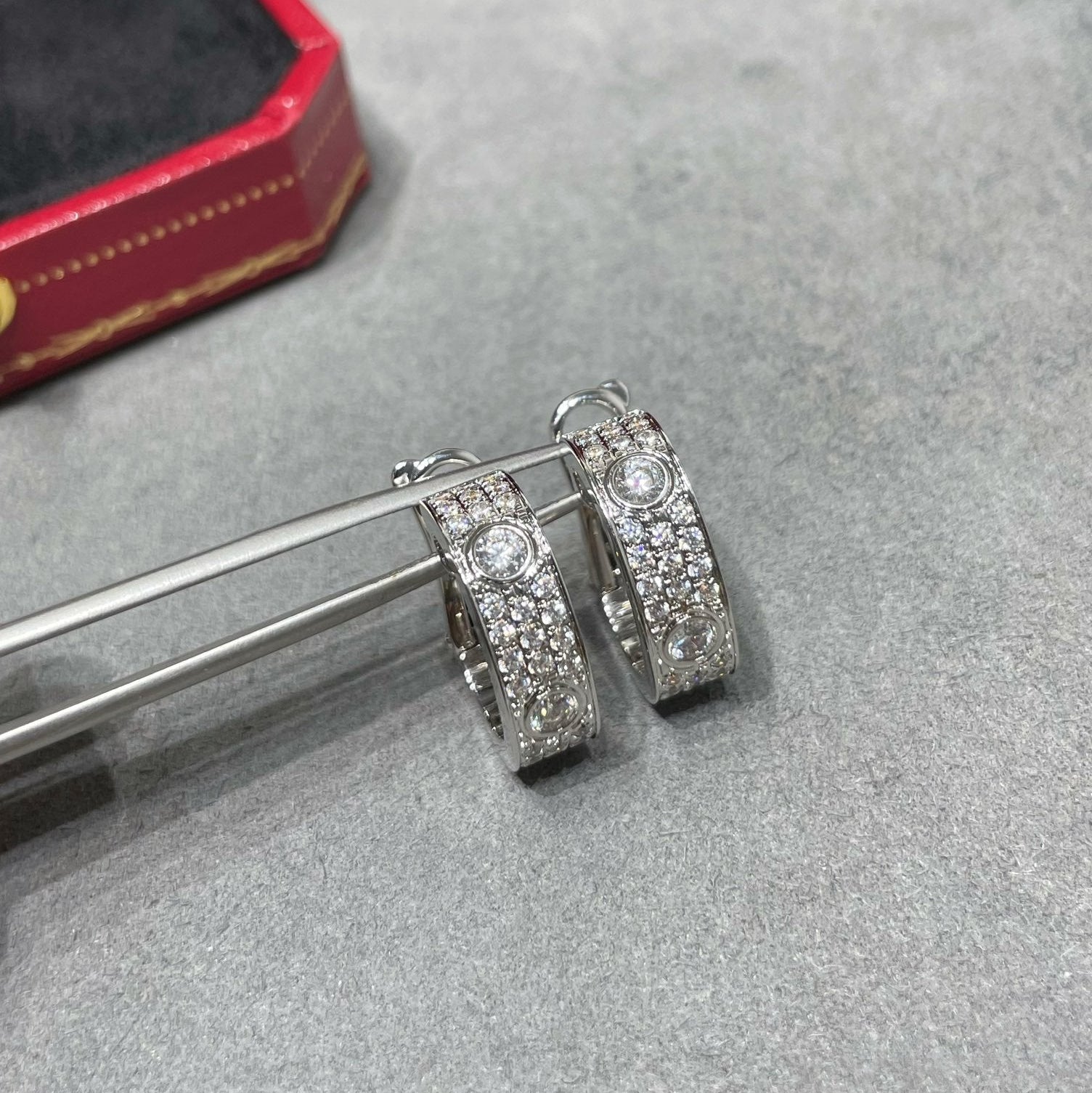 [Luxe Jewelry]LOVE 5.5MM DIAMOND PAVED EARRINGS