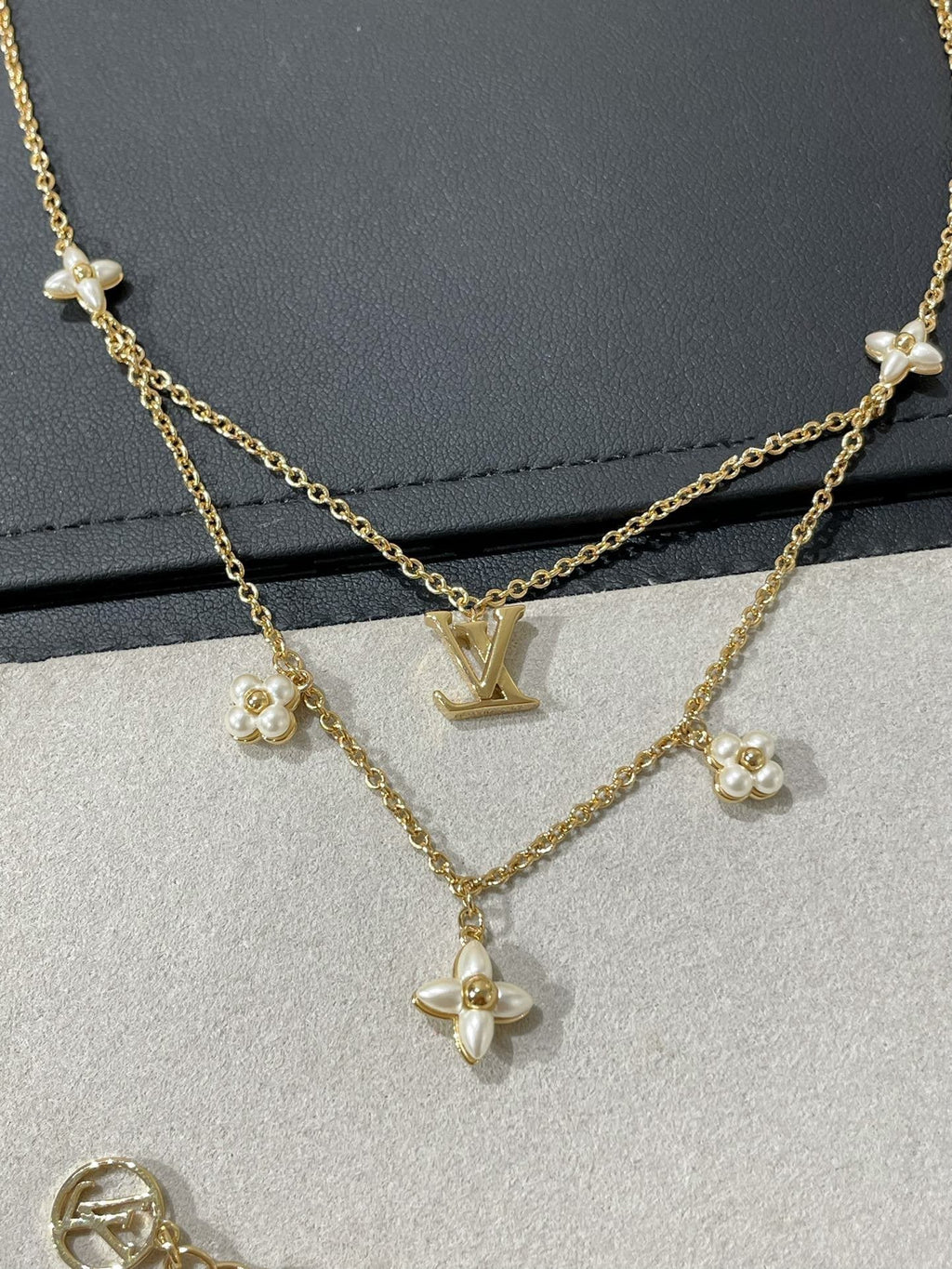 [Luxe]フラワーグラム ゴールドモップ ダブルロウネックレス