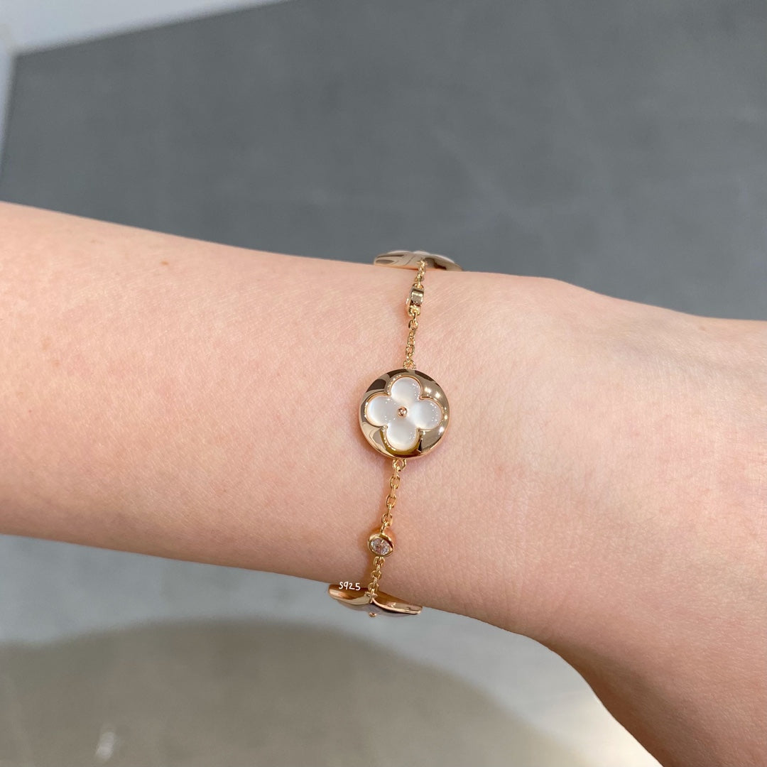 [Luxe]スターアンドサン4モチーフホワイトモップピンクゴールドブレスレット