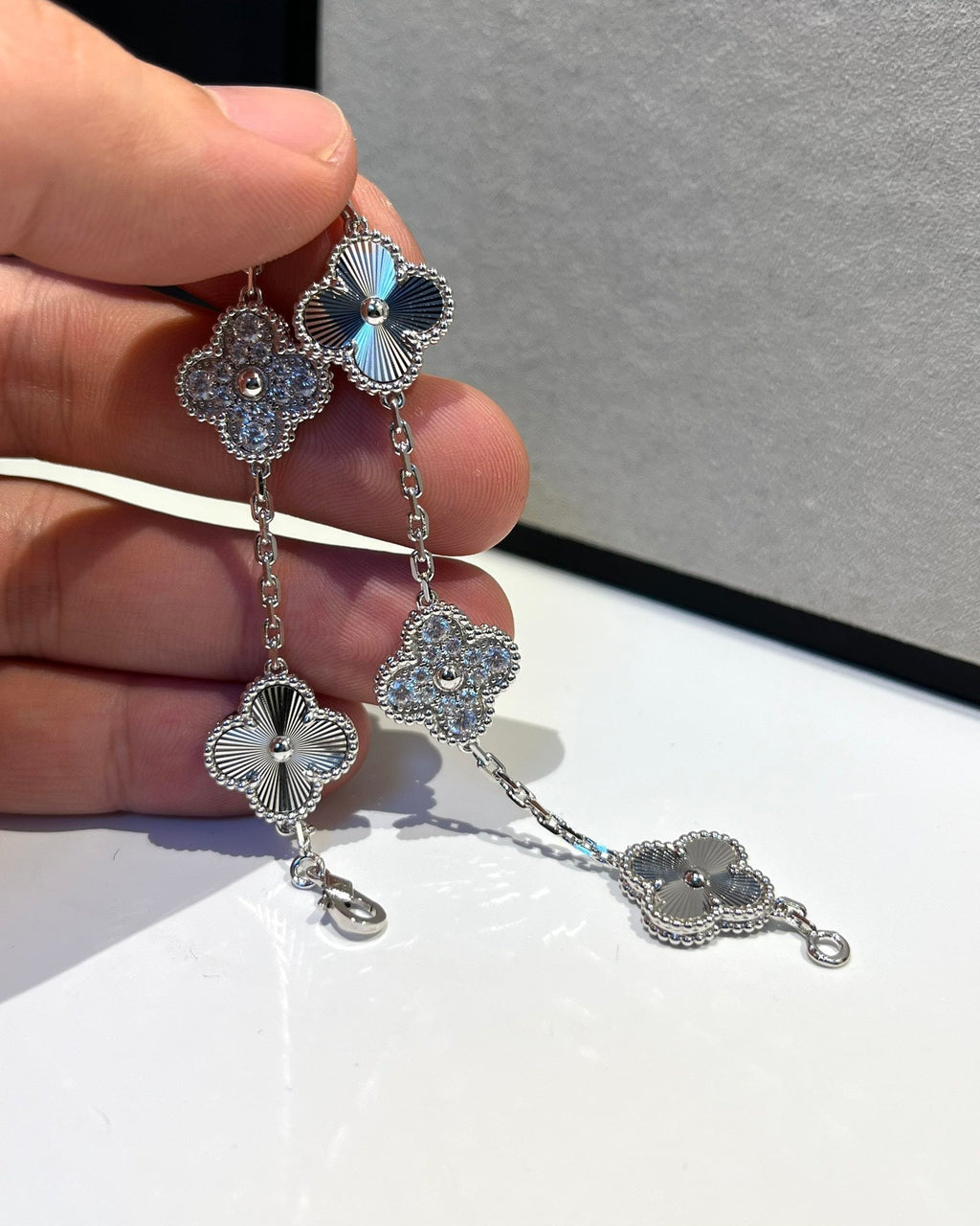 [Luxe] CLOVER 5 MOTIF LASER BRACELET COLLECTION