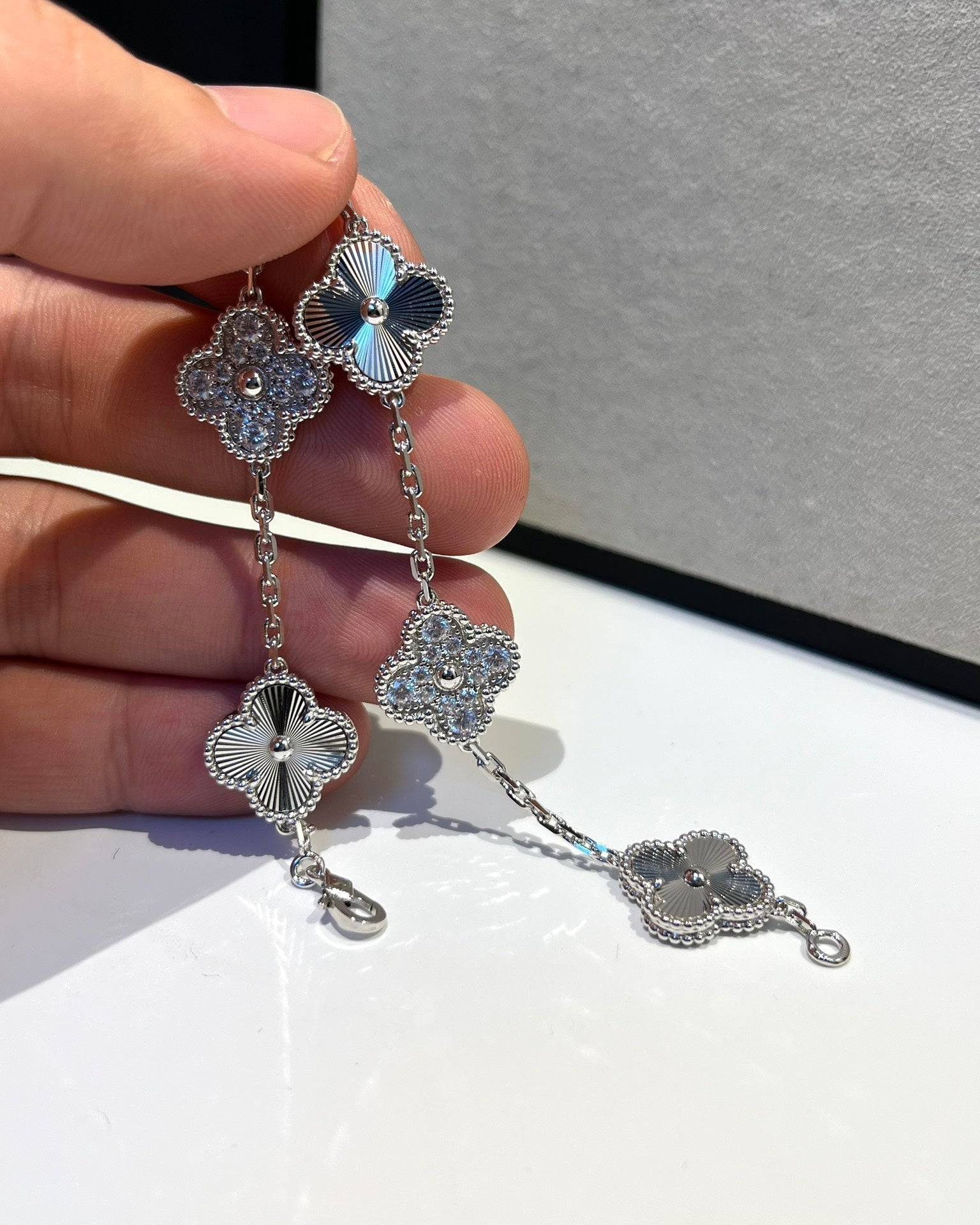 [Luxe] CLOVER 5 MOTIF LASER BRACELET COLLECTION