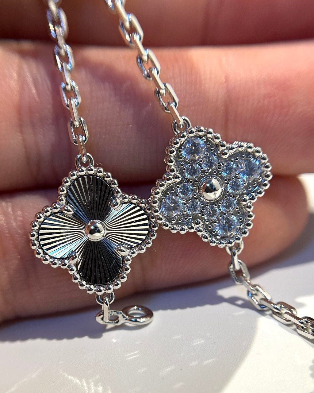 [Luxe] CLOVER 5 MOTIF LASER BRACELET COLLECTION
