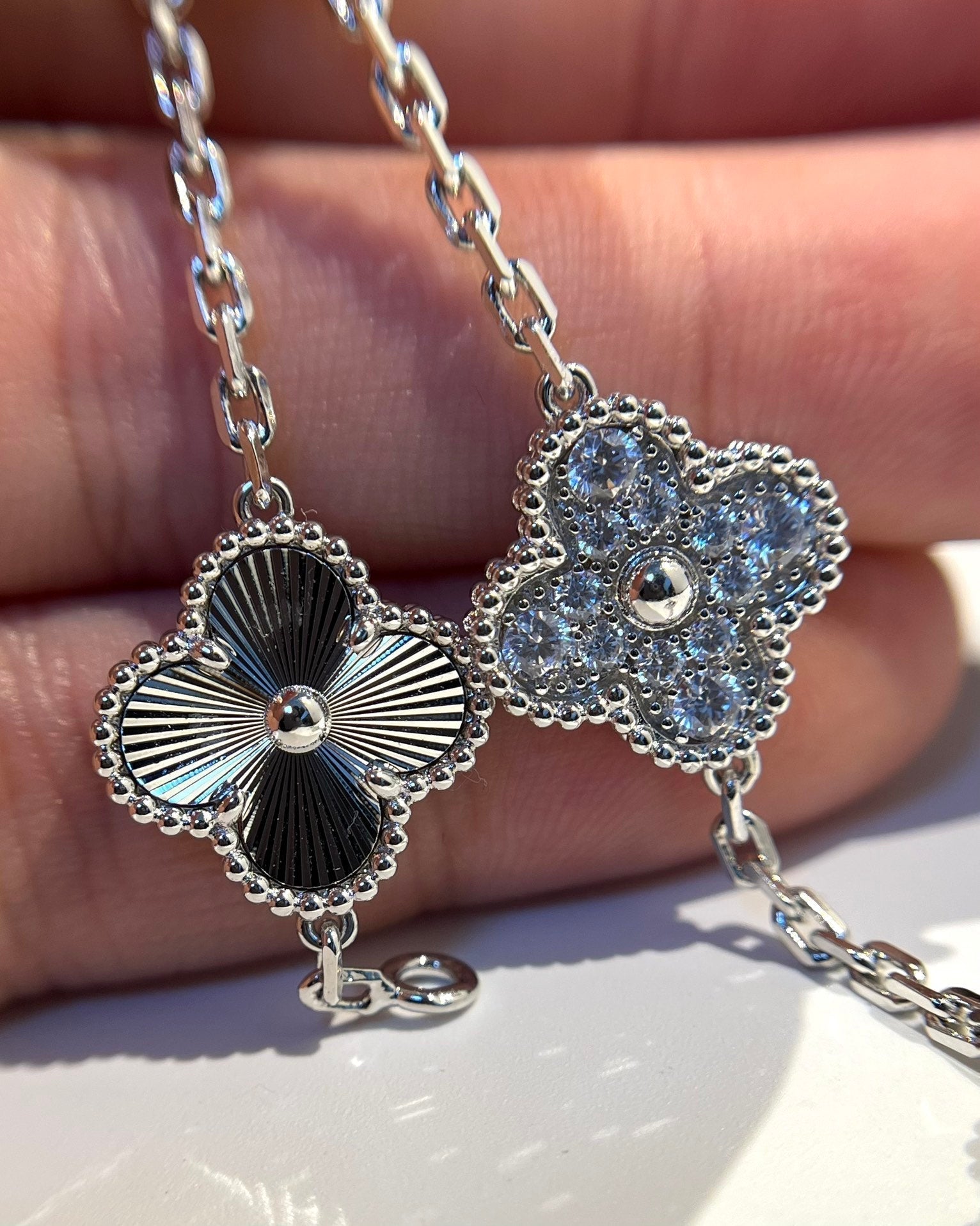 [Luxe] CLOVER 5 MOTIF LASER BRACELET COLLECTION
