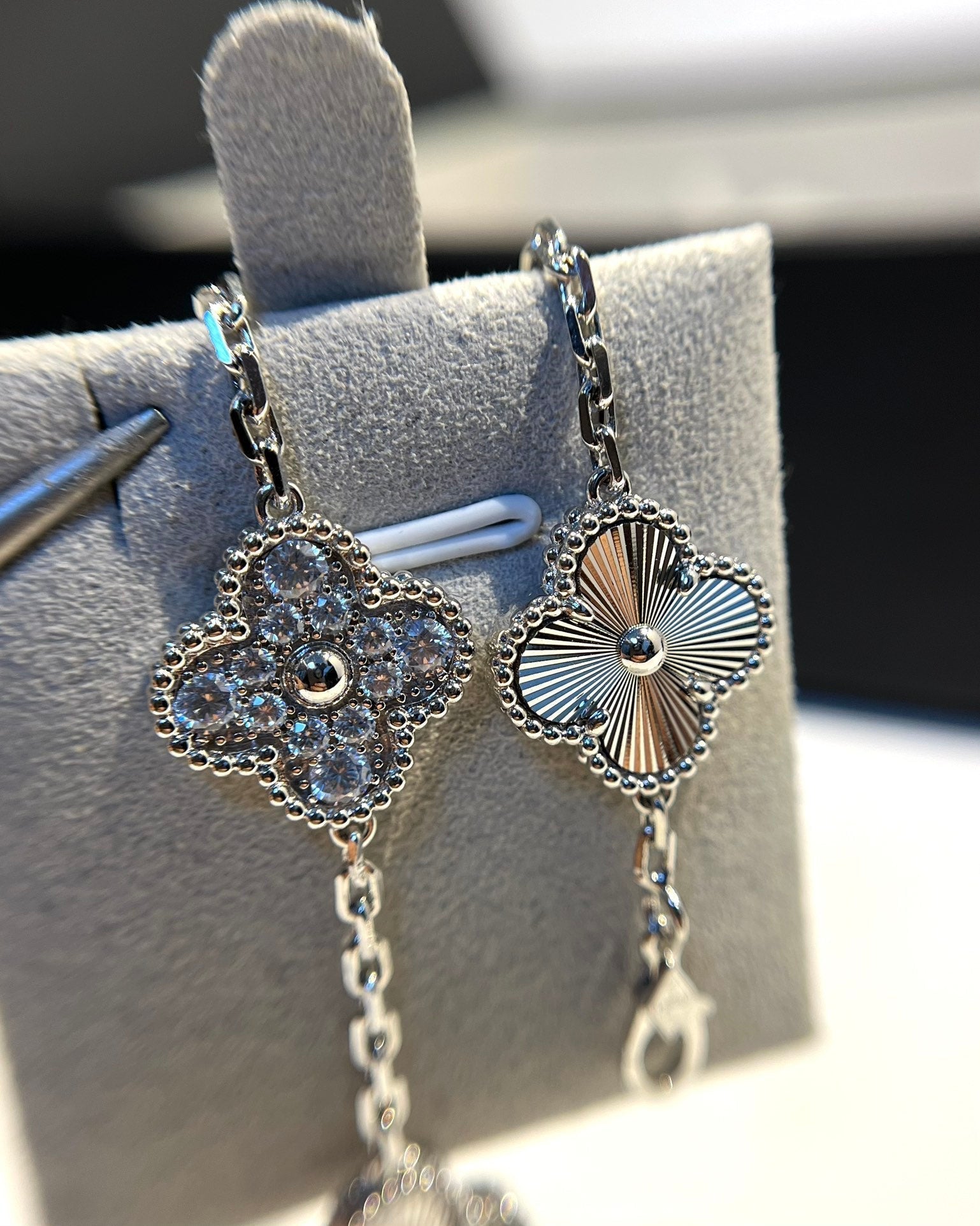 [Luxe] CLOVER 5 MOTIF LASER BRACELET COLLECTION