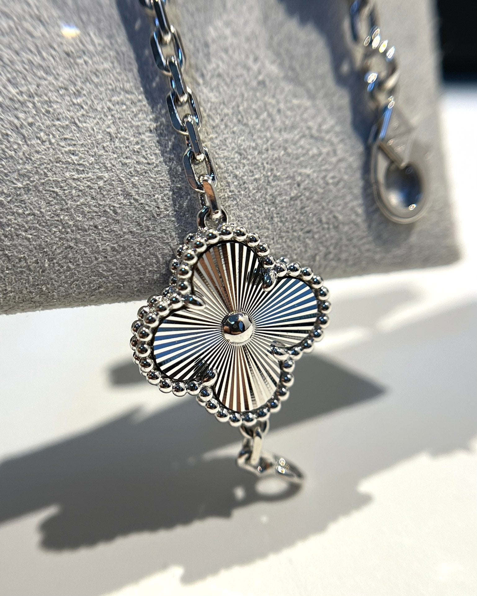 [Luxe] CLOVER 5 MOTIF LASER BRACELET COLLECTION
