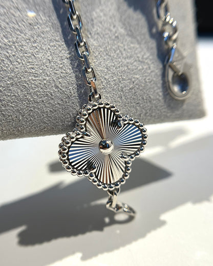 [Luxe] CLOVER 5 MOTIF LASER BRACELET COLLECTION