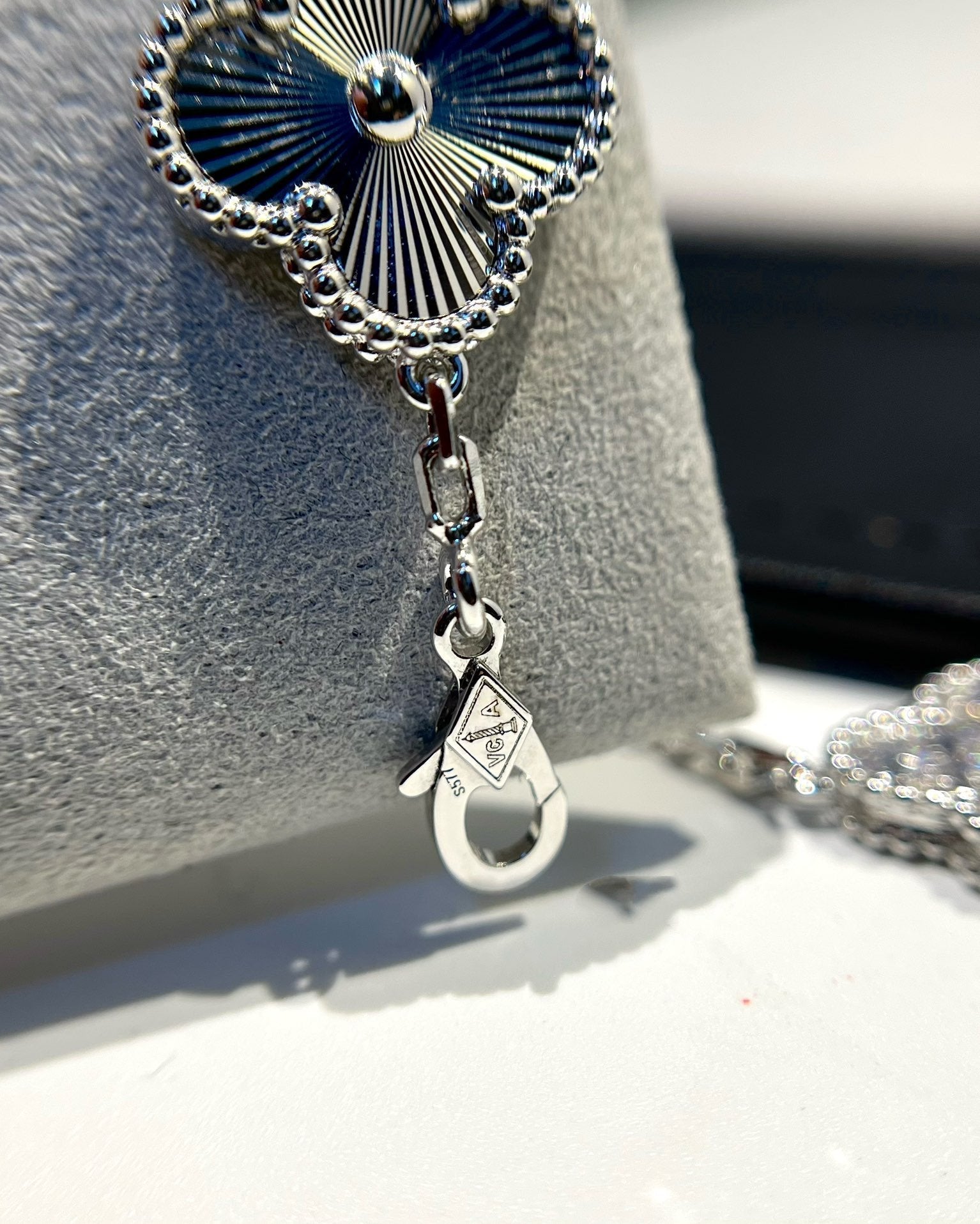 [Luxe] CLOVER 5 MOTIF LASER BRACELET COLLECTION