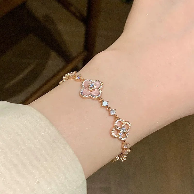 [Luxe]CLOVER 5 MOTIF PINK BLUE RED WHITE BRACELET