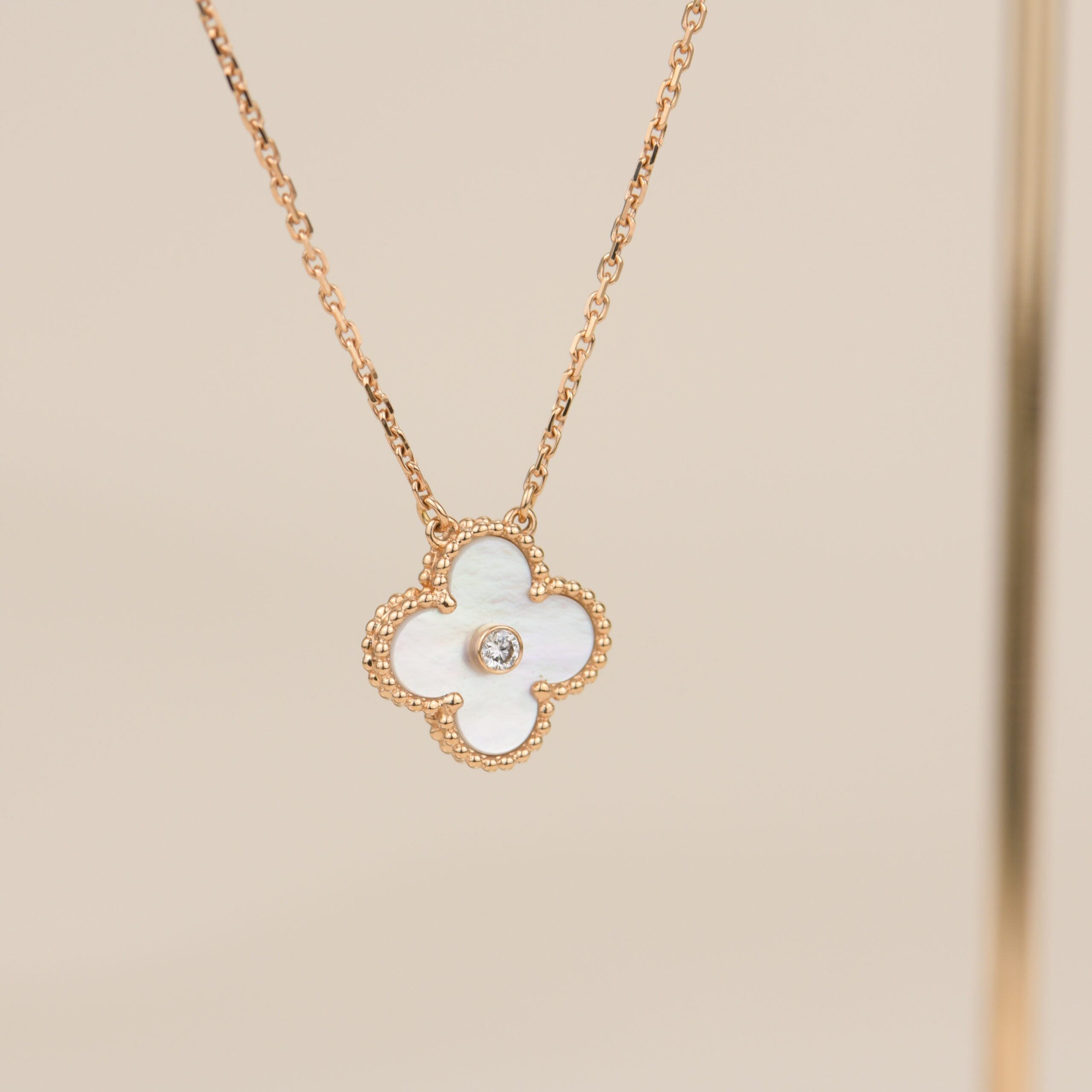 [Luxe]CLOVER 15MM DIAMOND WHITE FRITILLARIA NECKLACE