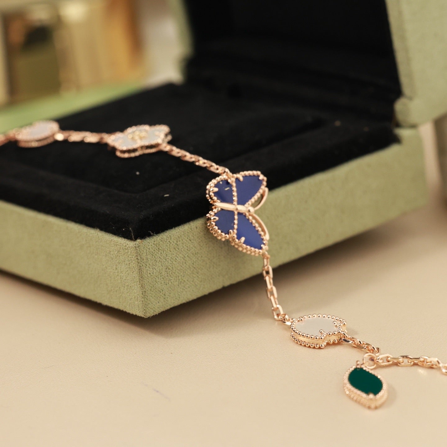[Luxe]LUCKY SPRING BUTTERFLY 5 MOTIF BRACELET