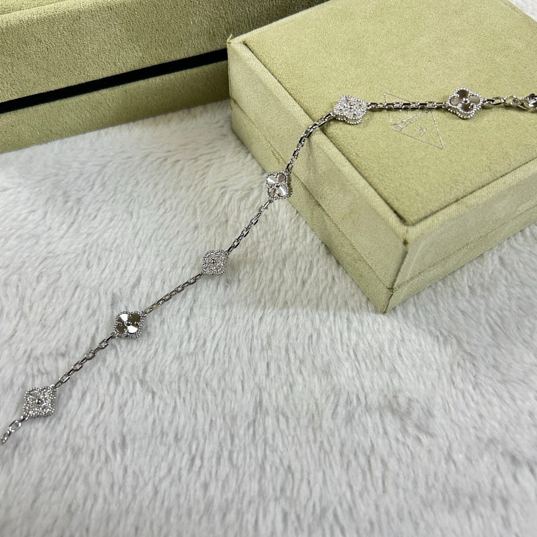 [Luxe]CLOVER 6 MOTIF DIAMOND LASER BRACELET