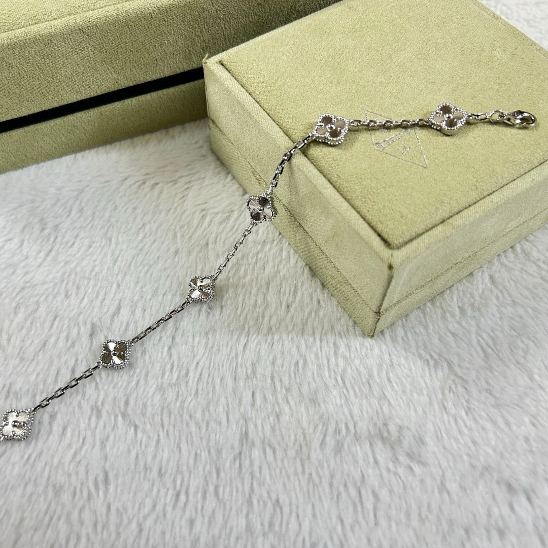 [Luxe]CLOVER 6 MOTIF DIAMOND BRACELET