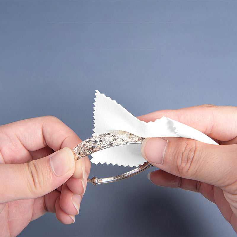 LINGETTES ANTIOXYDANTES POUR LE NETTOYAGE ET L'ENTRETIEN PROFESSIONNELS DES BIJOUX 