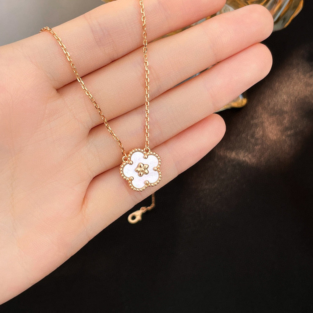 [Luxe]LUCKY  WHITE MOP  PLUM BLOSSOM NECKLACE