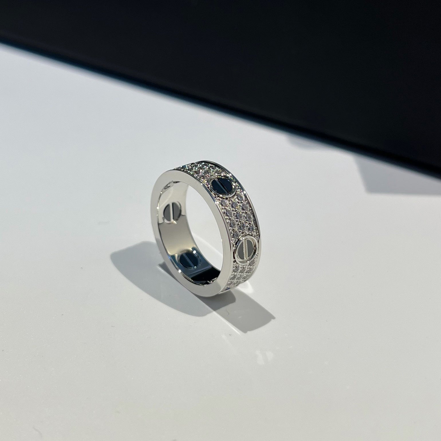 [Luxe Jewelry]LOVE RING 5.5MM DIAMONDS PAVED CERAMIC