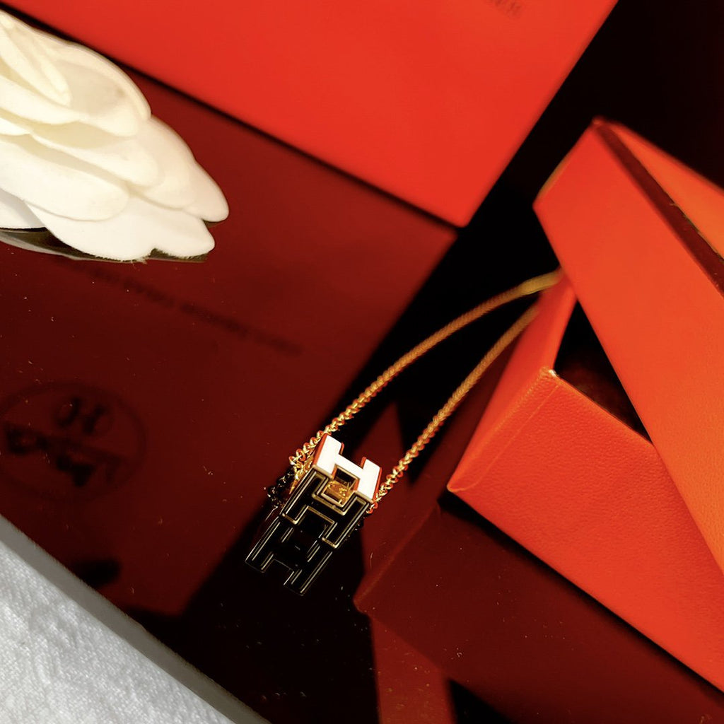 [Luxe]H ホワイト スクエア ゴールド ネックレス