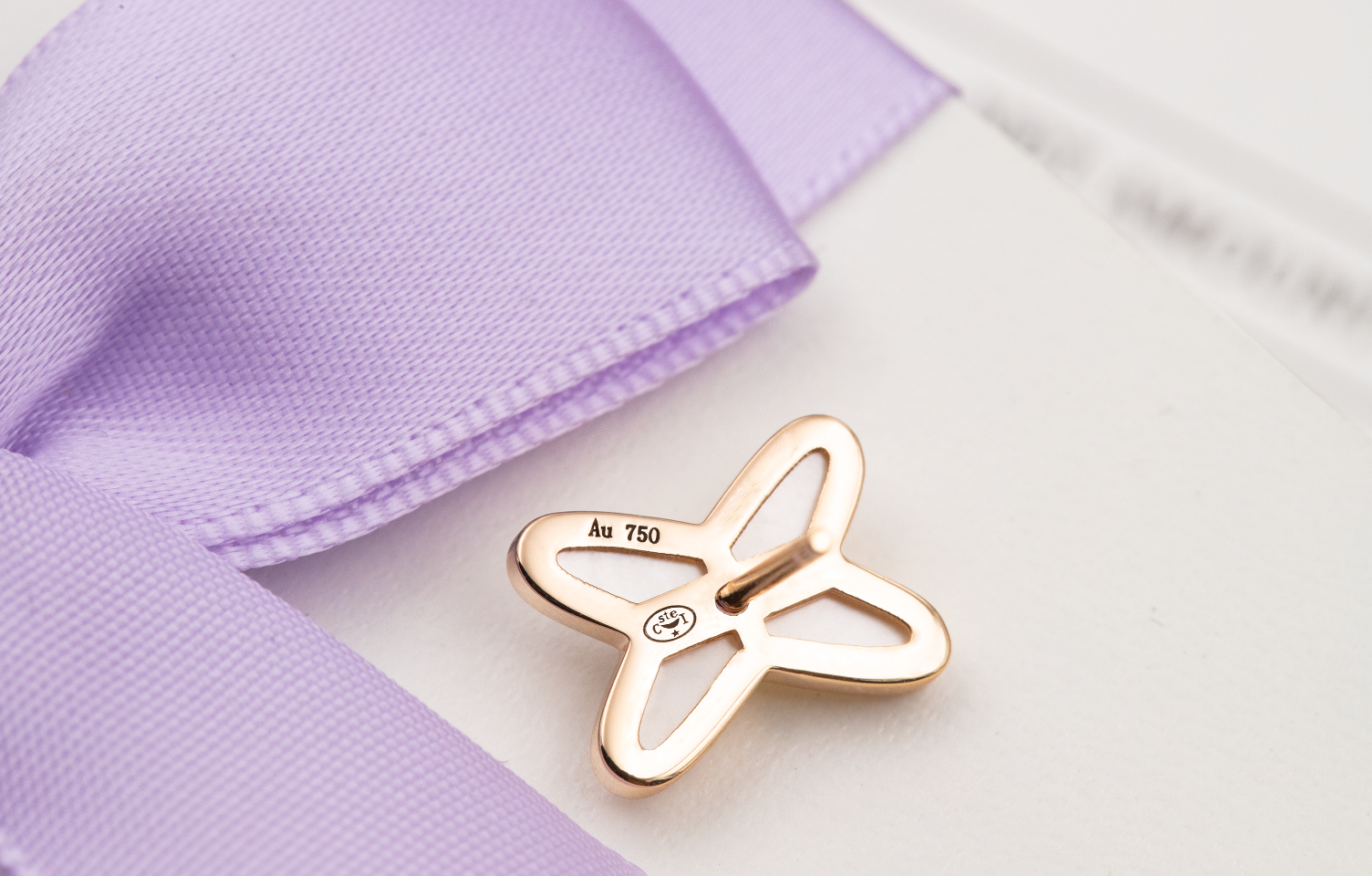 [Luxe]Boucles d'oreilles Jeux de Nacre Blanche Or Rose Diamant