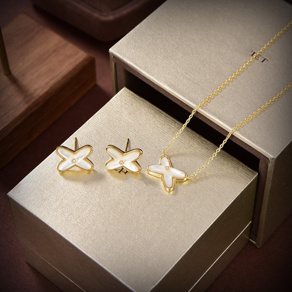 [Luxe]Boucles d'oreilles Jeux de Nacre Blanche Or Diamant