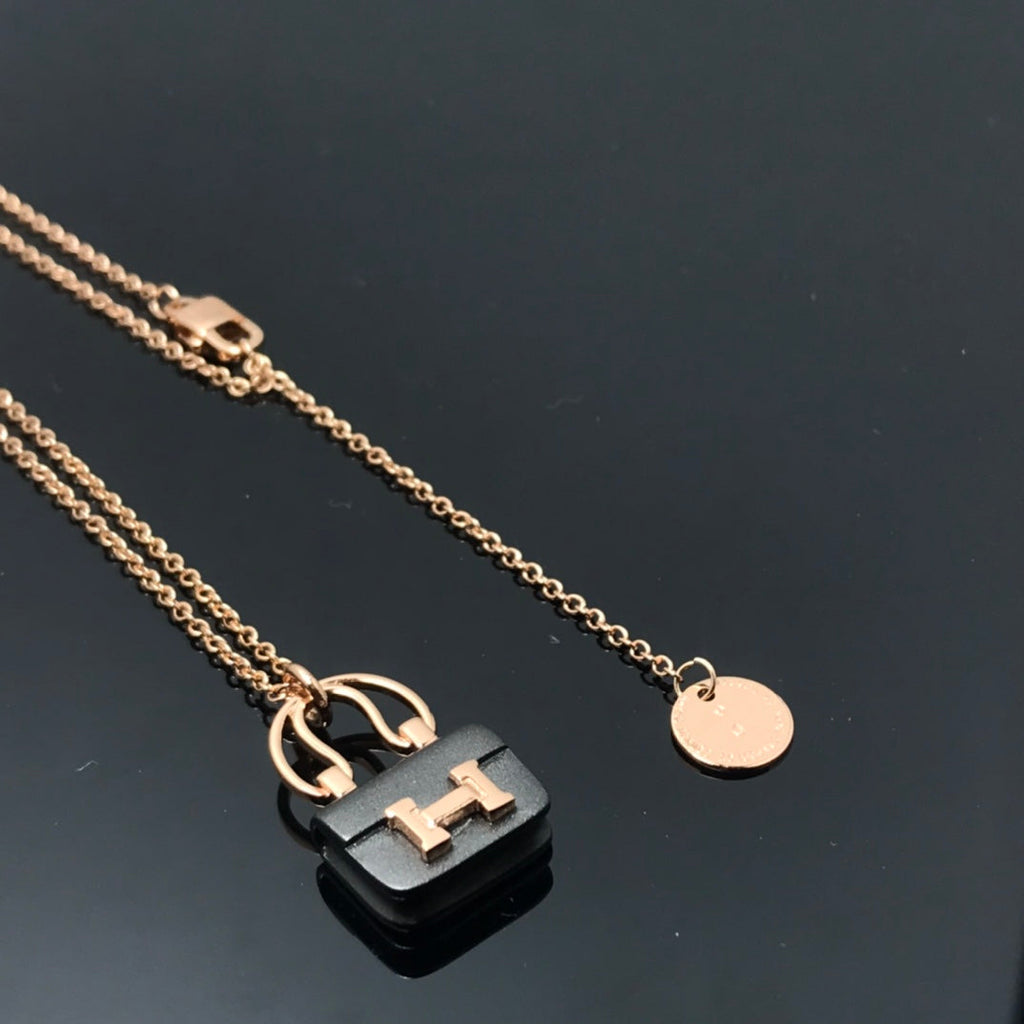[Luxe] COLLIER PENDENTIF FEMME AMULETTES HM CONSTANCE