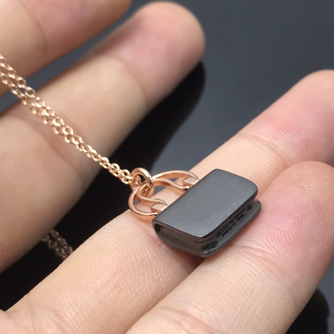 [Luxe] COLLIER PENDENTIF FEMME AMULETTES HM CONSTANCE