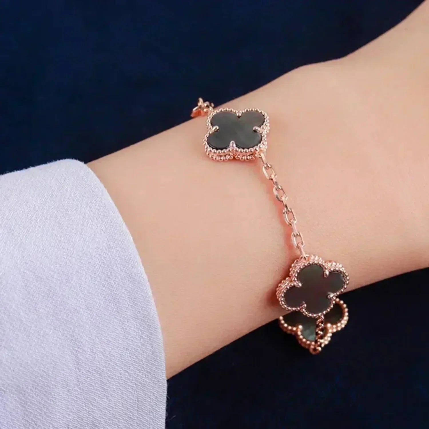[Luxe] CLOVER 5 MOTIF GRAY MOP BRACELET COLLECTION
