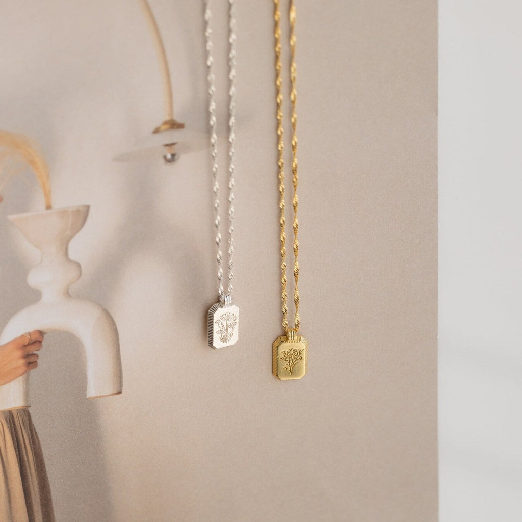 Ribbed Flower Tag Necklace