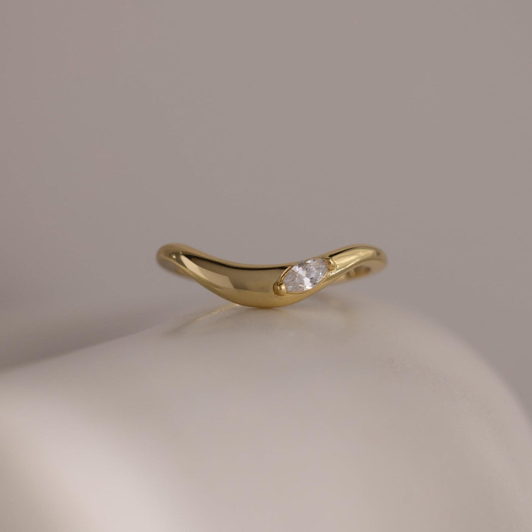 Zen Diamond Curve Ring