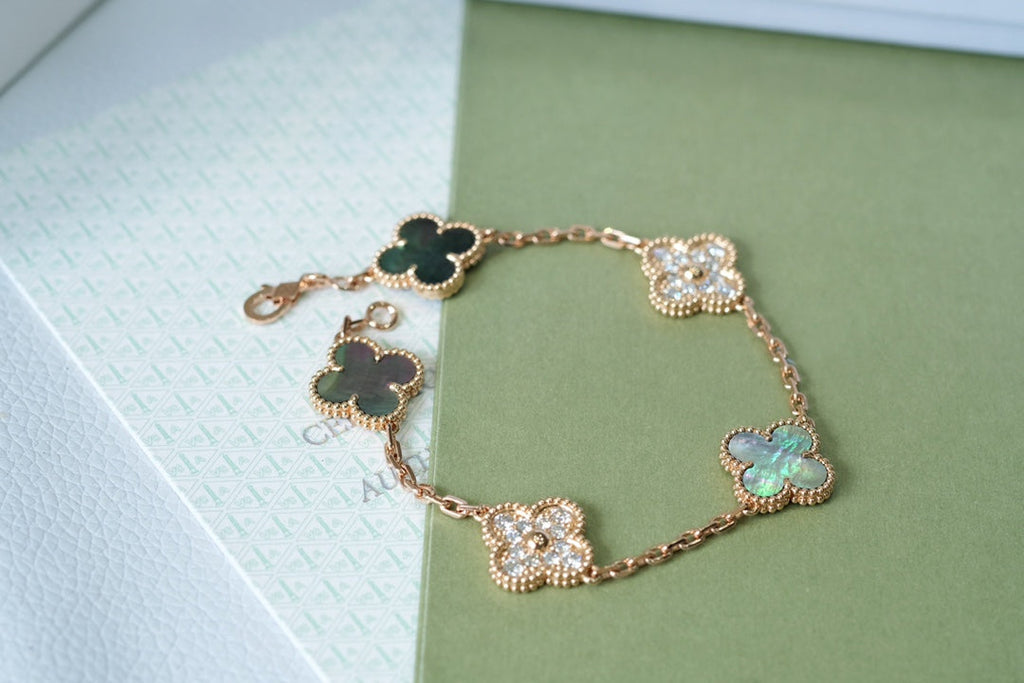 [Luxe] CLOVER 5 MOTIF GRAY MOP BRACELET COLLECTION