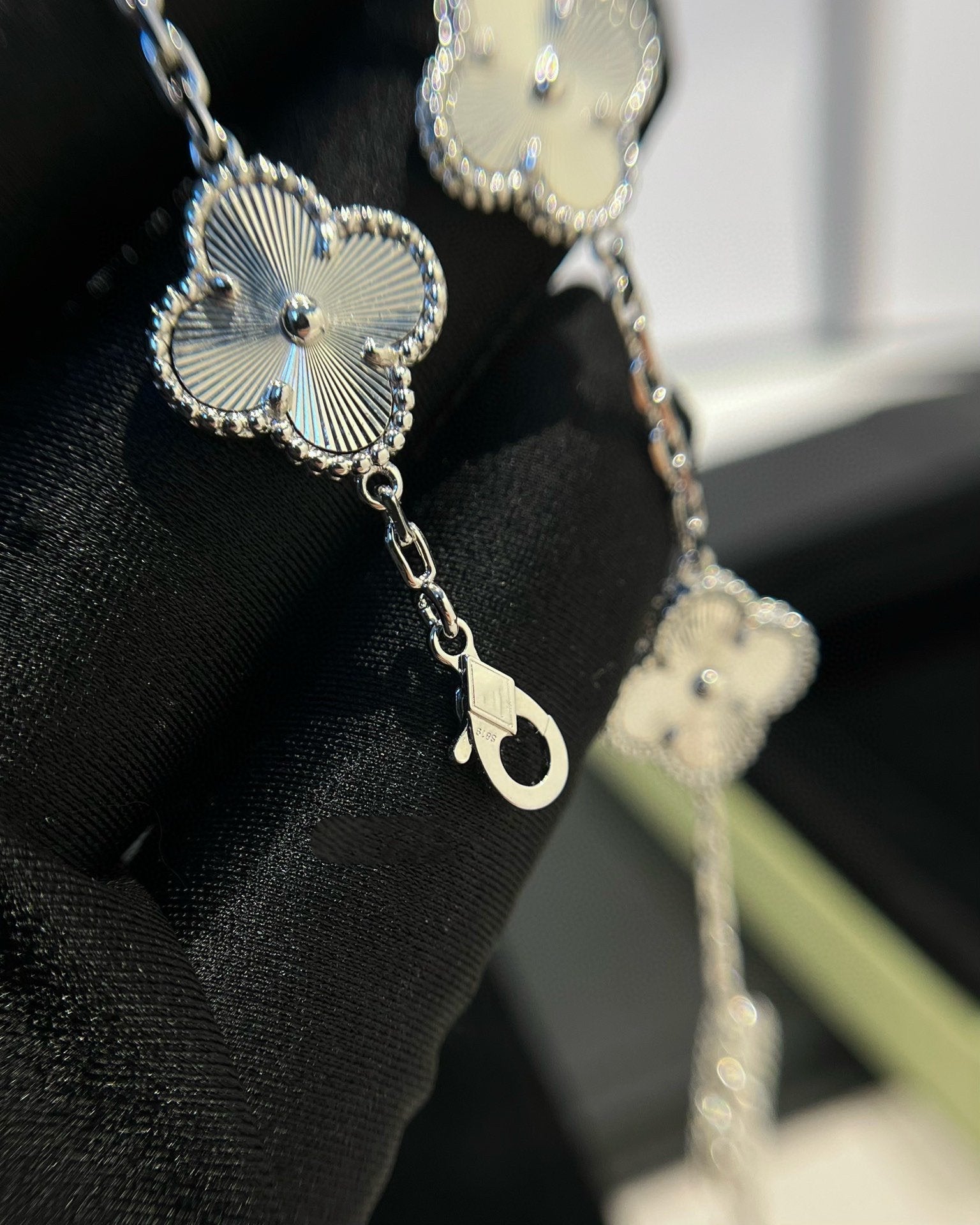 [Luxe] CLOVER 5 MOTIF LASER BRACELET COLLECTION